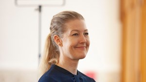 Sofie Carsten Nielsen i vandrehallen på Christiansborg