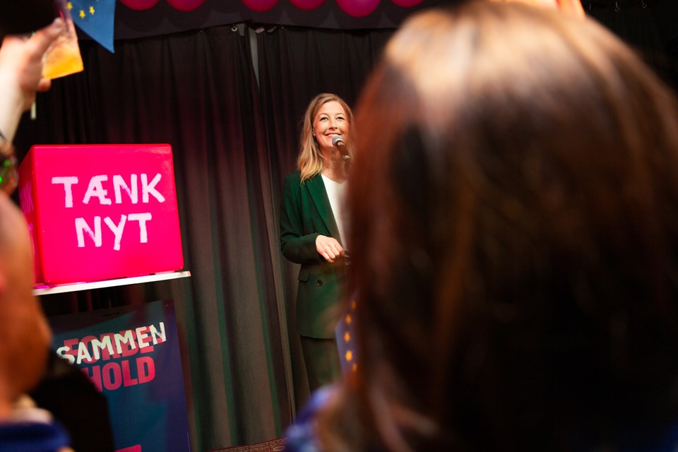 Sofie Carsten Nielsen holder tale til valgfest for sammenhold
