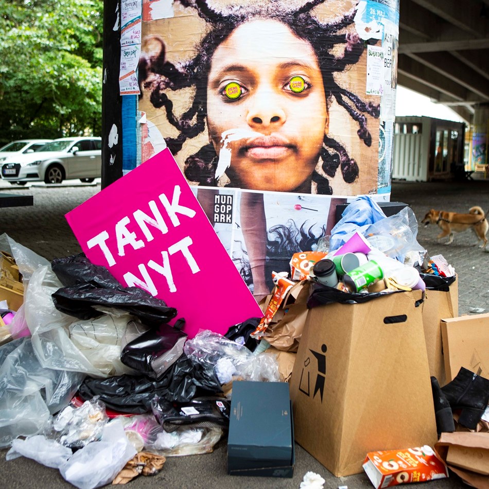 Tænk nyt-skilt ved Bispeengbuen