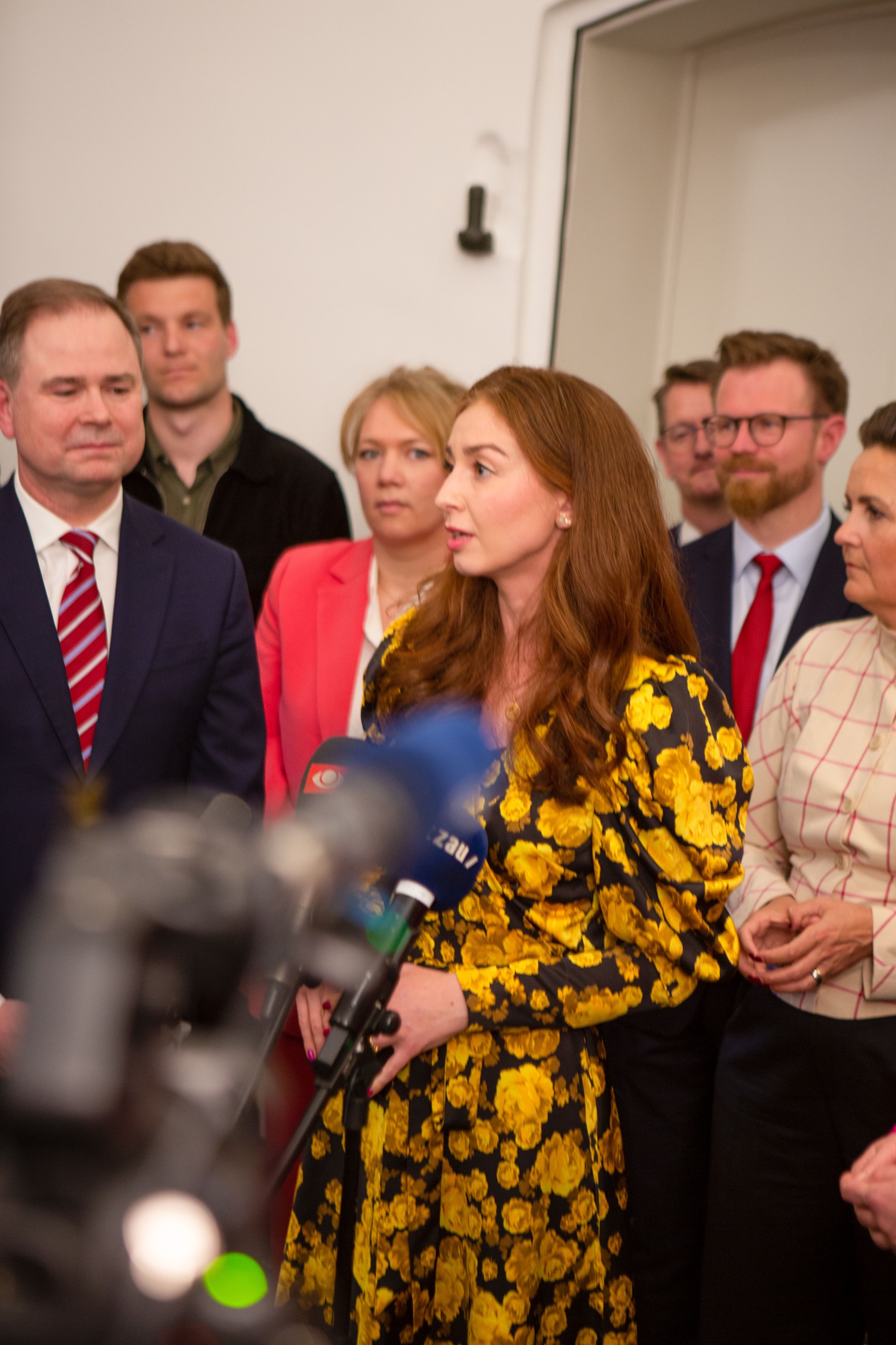 Samira Nawa ved pressemødet om finansloven 2023