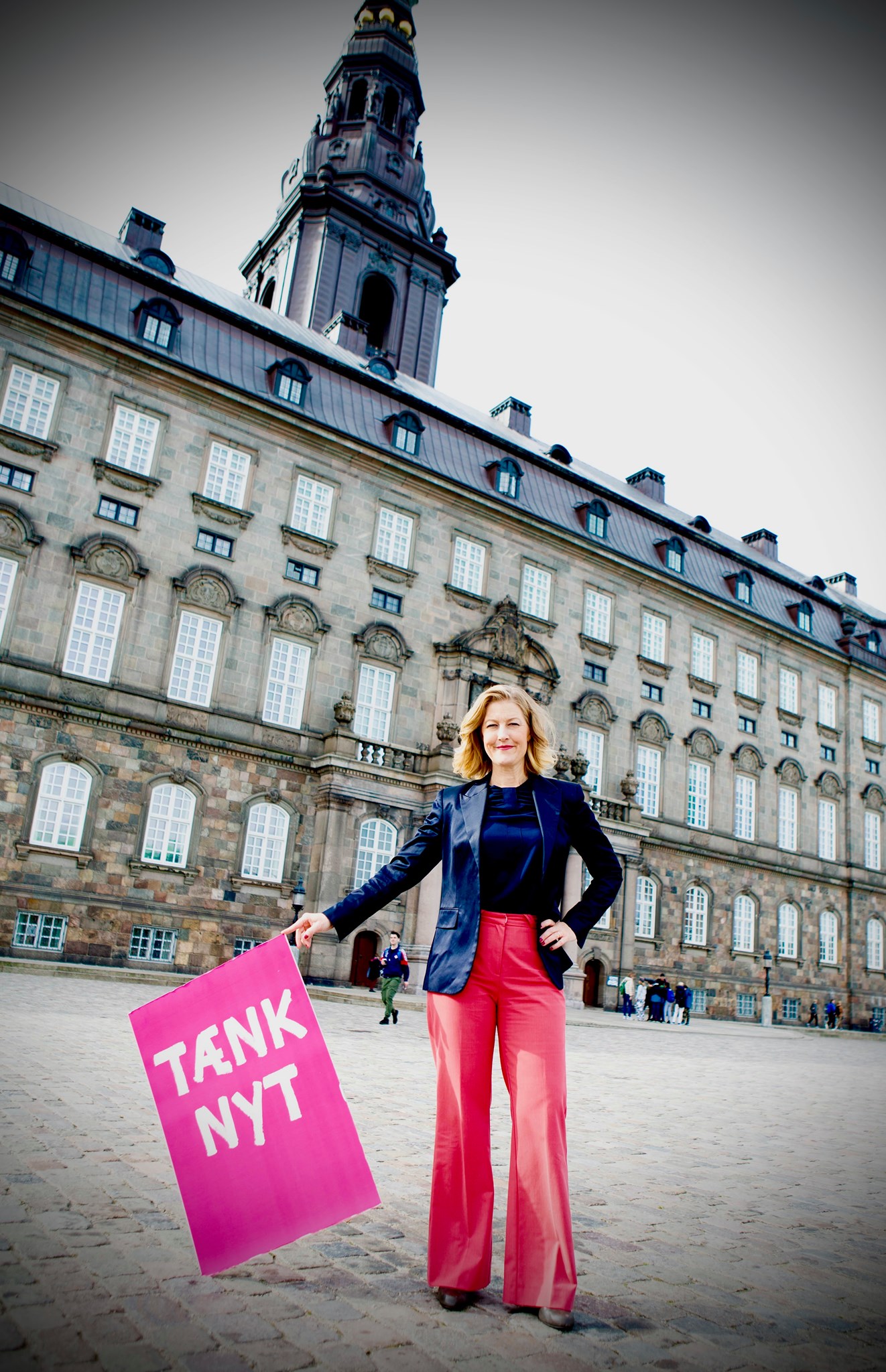 Tænk nyt: Sofie Carsten Nielsen foran Christiansborg 
