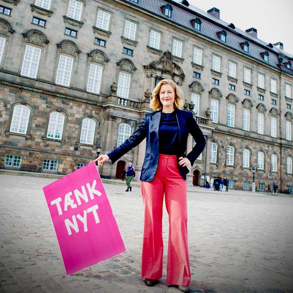 Tænk nyt: Sofie Carsten Nielsen foran Christiansborg